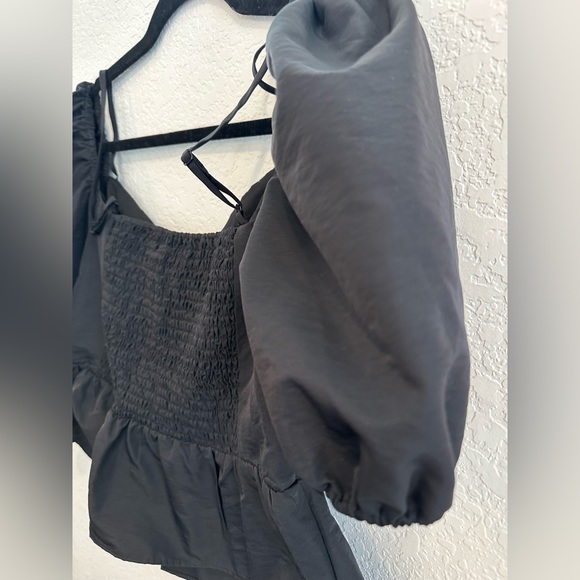 WAYF, The Edit by Emma Rose, black shirt with puff sleeves - Picture 6 of 10